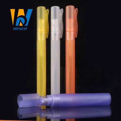 nouveau venu 10ml parfum en plastique Pen With Clip Cap de bouteille de jet de parfum d'atomiseur de beaucoup de couleurs