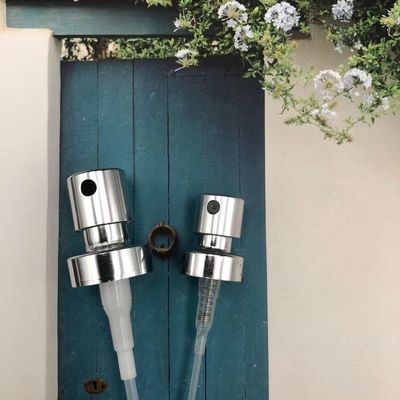 cou Matte Silver en aluminium de anodisation de pompe de cuir embouti du parfum 13 400 21 410